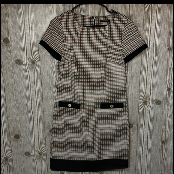 EUC Tommy Hilfiger Houndstooth Elegant Black and Tan Checkered Dress - Picture 3 of 4